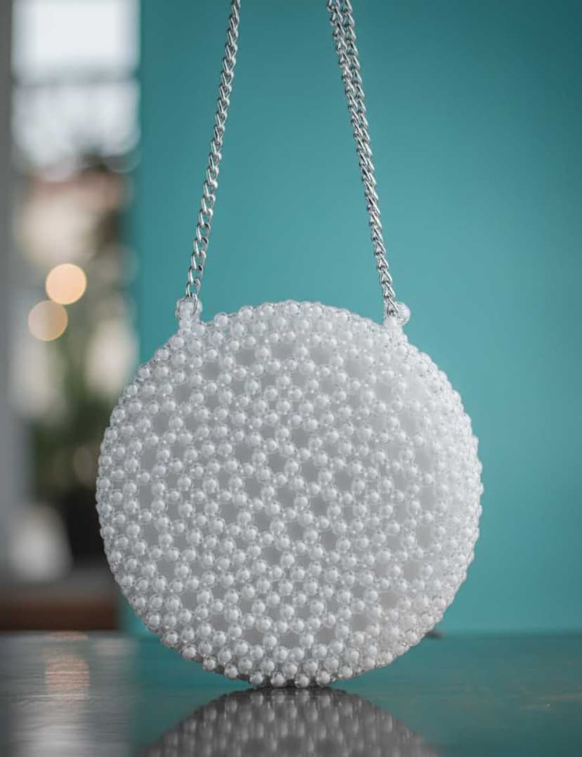 A luxurious round handbag White - 2