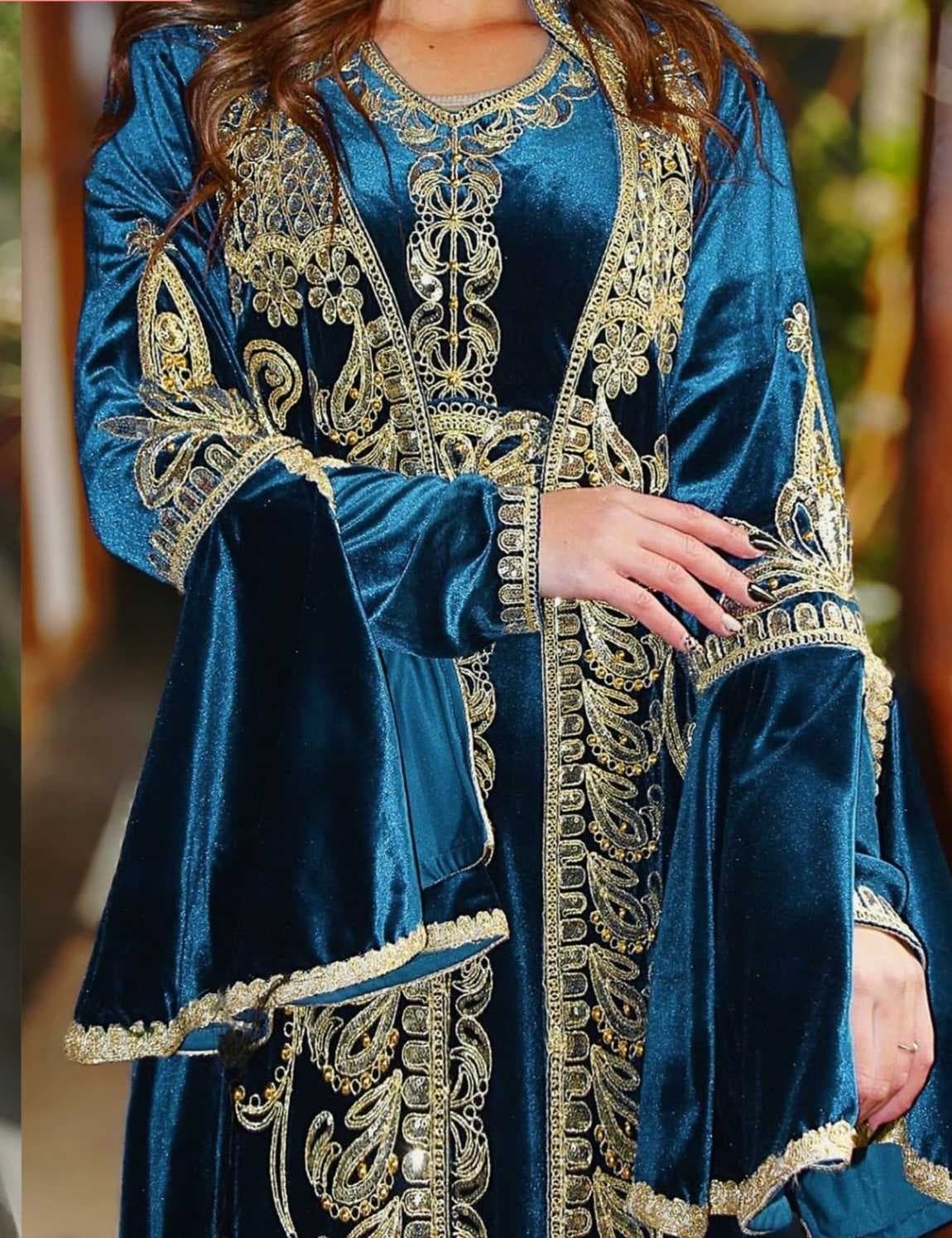 A velvet caftan Dark Blue 48