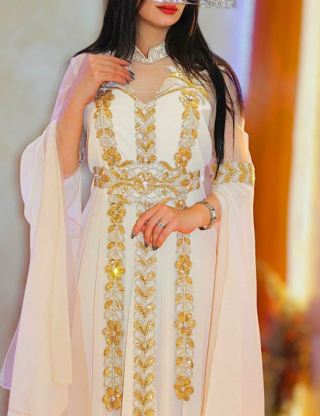 A luxurious caftan Beige 2XL