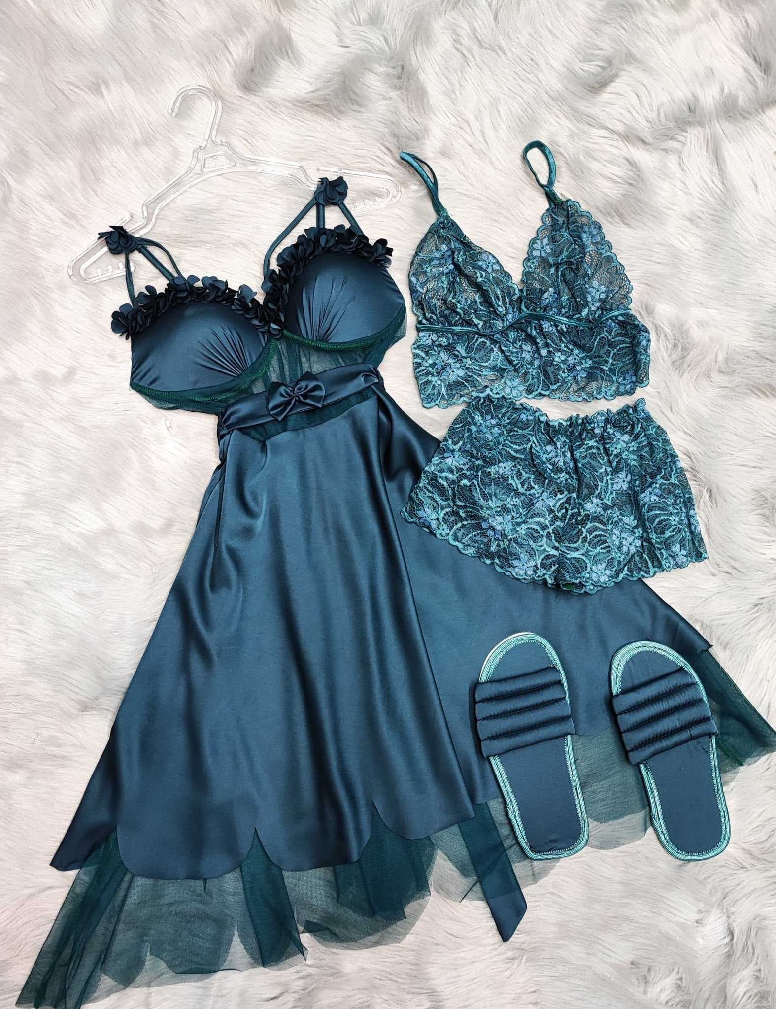 A lingerie set olive 44