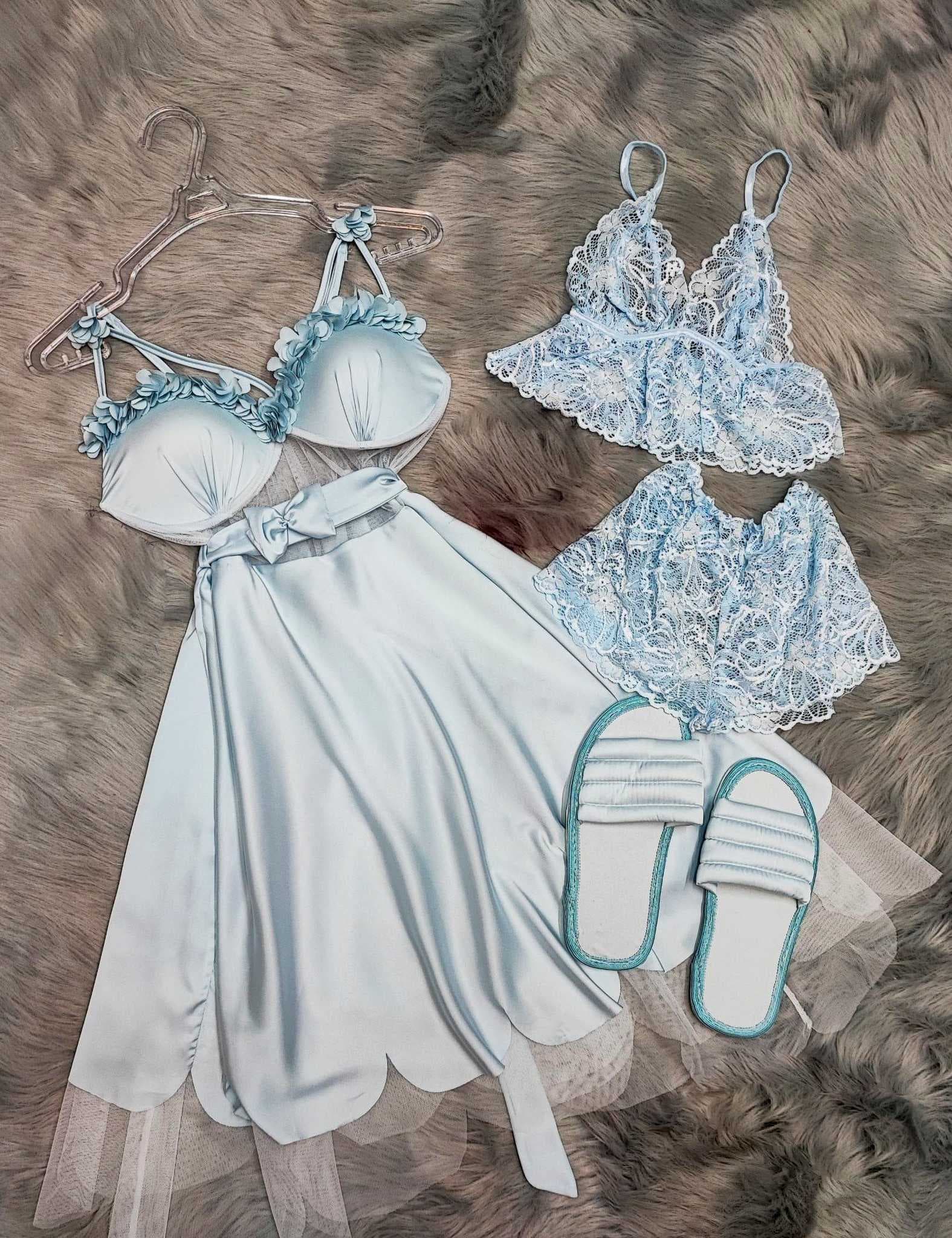 A lingerie set light Blue 44